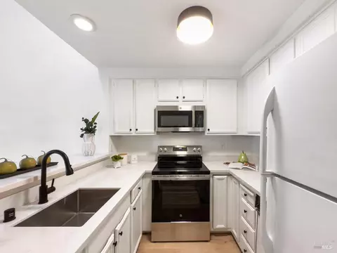 Kitchen - 192 Cypress Pl, Sausalito, CA 94965 photo 5 of 9