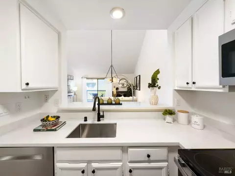 Kitchen - 192 Cypress Pl, Sausalito, CA 94965 photo 3 of 9
