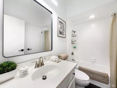 Bath - 192 Cypress Pl, Sausalito, CA 94965 photo 5 of 8