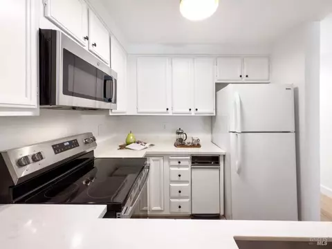 Kitchen - 192 Cypress Pl, Sausalito, CA 94965 photo 2 of 9
