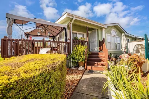 138 Anacapa Dr, Santa Rosa, CA 95403