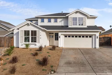 104 Primrose Ln, Cloverdale, CA 95425