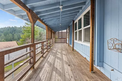 2741 Coyote Ln, Willits, CA 95490