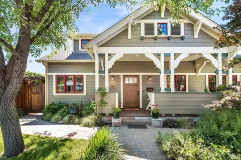 1017 Sunnyside Dr, Healdsburg, CA 95448
