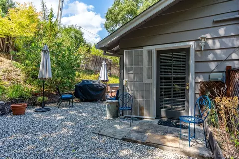 Exterior - 1129 W Standley St, Ukiah, CA 95482 photo 5 of 8