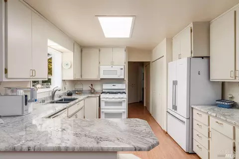 Kitchen - 1129 W Standley St, Ukiah, CA 95482 photo 2 of 3
