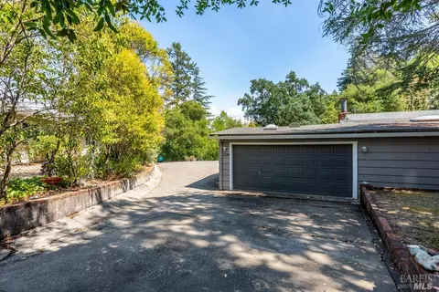 Exterior - 1129 W Standley St, Ukiah, CA 95482 photo 7 of 8