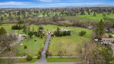 5435 Bravo Toro Ln, Santa Rosa, CA 95401