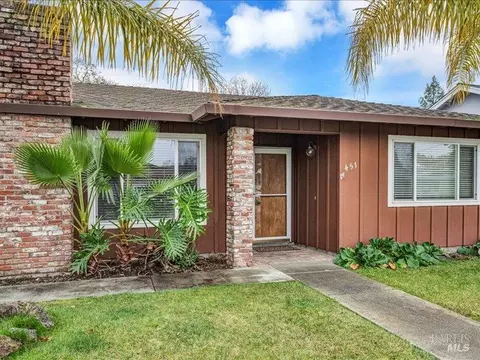 451 Linda Dr, Sonoma, CA 95476