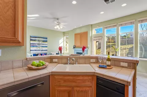 7805 Caracena Ct, Vallejo, CA 94591 photo 8