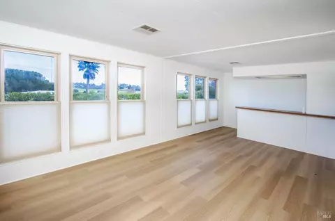 10 Fallen Leaf Dr, Novato, CA 94949