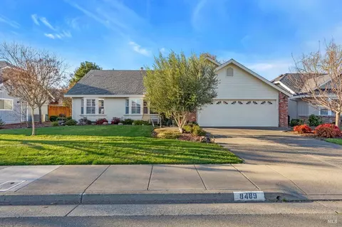 8489 Oakmont Dr, Santa Rosa, CA 95409