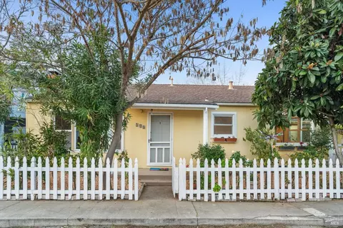 208 Triplett Dr, Cloverdale, CA 95425