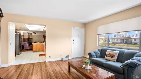 290 S 7th St, Dixon, CA 95620 photo 8