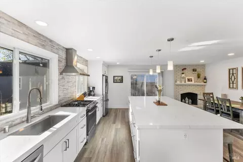 234 Monte Vista Ave, Healdsburg, CA 95448