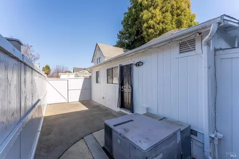 Exterior - 218 Mason St, Ukiah, CA 95482 photo 2 of 8