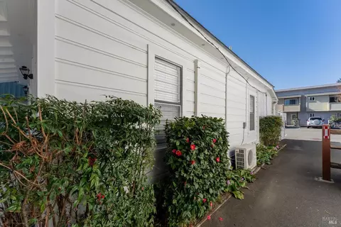 Exterior - 218 Mason St, Ukiah, CA 95482 photo 5 of 8