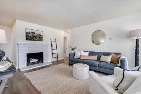 527 E K St, Benicia, CA 94510 photo 6