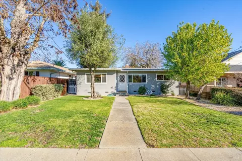 527 E K St, Benicia, CA 94510 photo 2