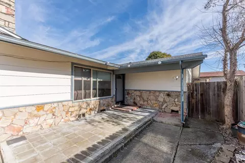 161 Zinfandel Dr, Ukiah, CA 95482