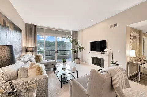 300 Deer Valley Rd #4A, San Rafael, CA 94903