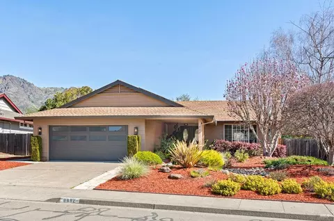 8882 Oakmont Dr, Santa Rosa, CA 95409