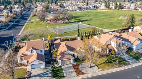 190 Bantry Dr, Vacaville, CA 95688 photo 4