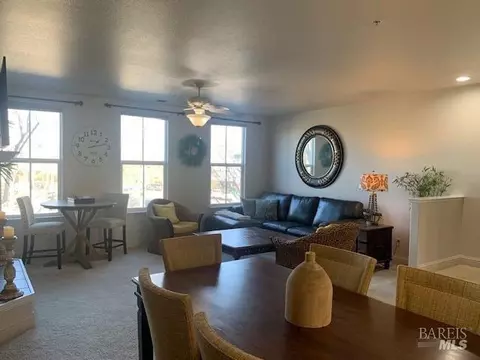 Living - 672 Mcclelland Dr, Windsor, CA 95492 photo 1 of 2