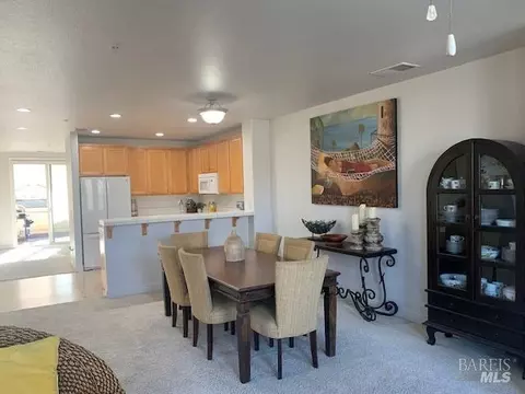 Dining - 672 Mcclelland Dr, Windsor, CA 95492 photo 1 of 2
