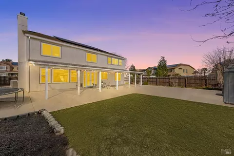 843 Summerbreeze Dr, Vacaville, CA 95687
