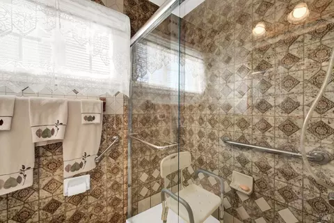 Bath - 138 Toyon Dr, Vallejo, CA 94589 photo 3 of 8