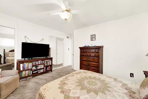 Bedroom - 138 Toyon Dr, Vallejo, CA 94589 photo 5 of 13