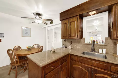 Kitchen - 138 Toyon Dr, Vallejo, CA 94589 photo 6 of 8