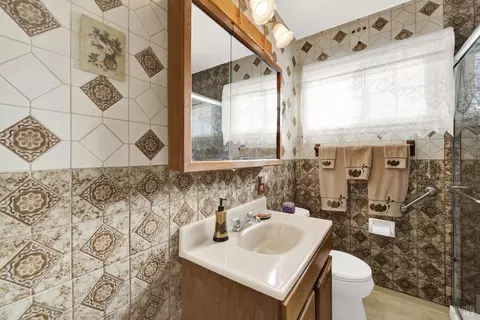 Bath - 138 Toyon Dr, Vallejo, CA 94589 photo 2 of 8