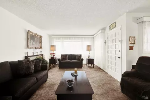 Living - 138 Toyon Dr, Vallejo, CA 94589 photo 2 of 5