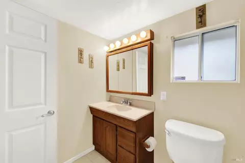 Bath - 138 Toyon Dr, Vallejo, CA 94589 photo 8 of 8