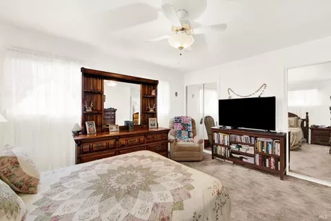 Bedroom - 138 Toyon Dr, Vallejo, CA 94589 photo 4 of 13