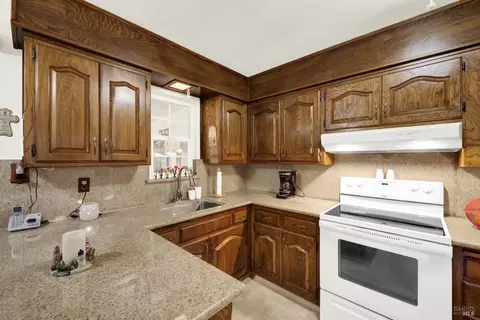 Kitchen - 138 Toyon Dr, Vallejo, CA 94589 photo 3 of 8