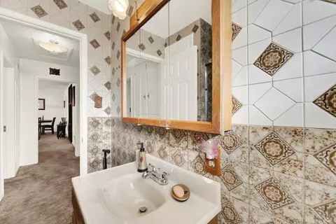 Bath - 138 Toyon Dr, Vallejo, CA 94589 photo 4 of 8