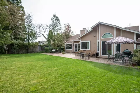 319 Whitethorn Ct, Windsor, CA 95492 photo 16