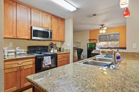 2078 Cormorant Dr, Fairfield, CA 94533 photo 7