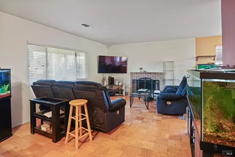 2078 Cormorant Dr, Fairfield, CA 94533 photo 6