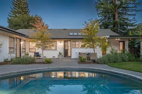 869 3rd St E, Sonoma, CA 95476