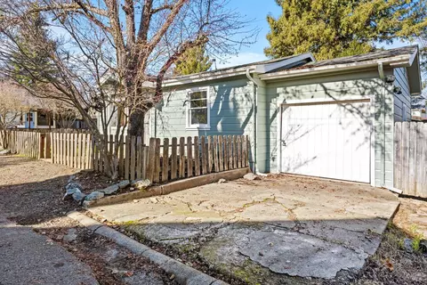 98 Harms Ln, Willits, CA 95490