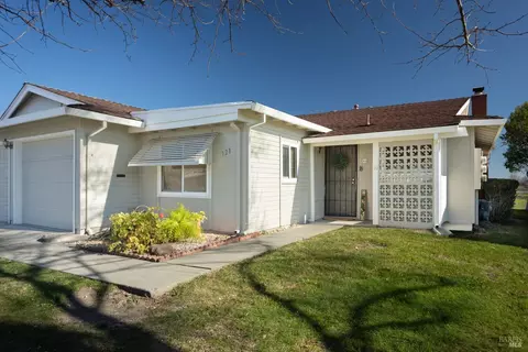 121 Monterey Dr, Vacaville, CA 95687