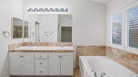 Bath - 4202 Brudenell Dr, Fairfield, CA 94533 photo 2 of 4