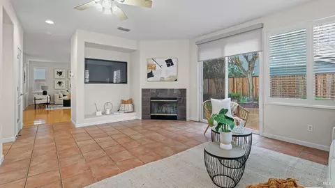 Living - 4202 Brudenell Dr, Fairfield, CA 94533 photo 3 of 4