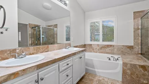 Bath - 4202 Brudenell Dr, Fairfield, CA 94533 photo 4 of 4