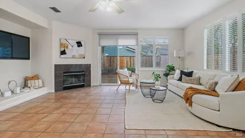 Living - 4202 Brudenell Dr, Fairfield, CA 94533 photo 2 of 4