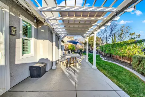 Exterior - 2833 Watson Ct, Fairfield, CA 94534 photo 15 of 17